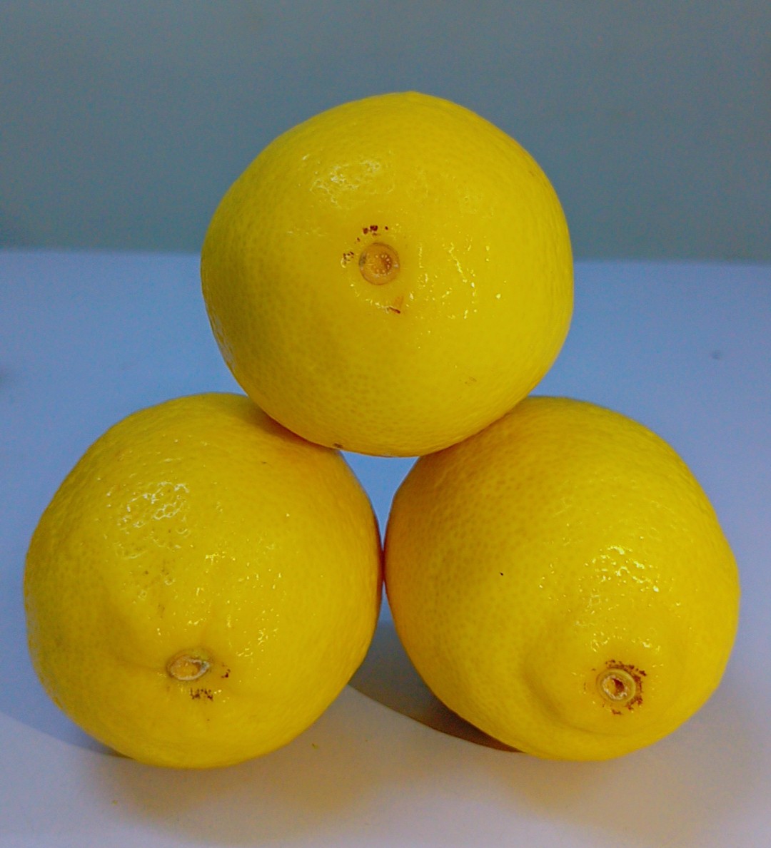Imported Lemon per kg